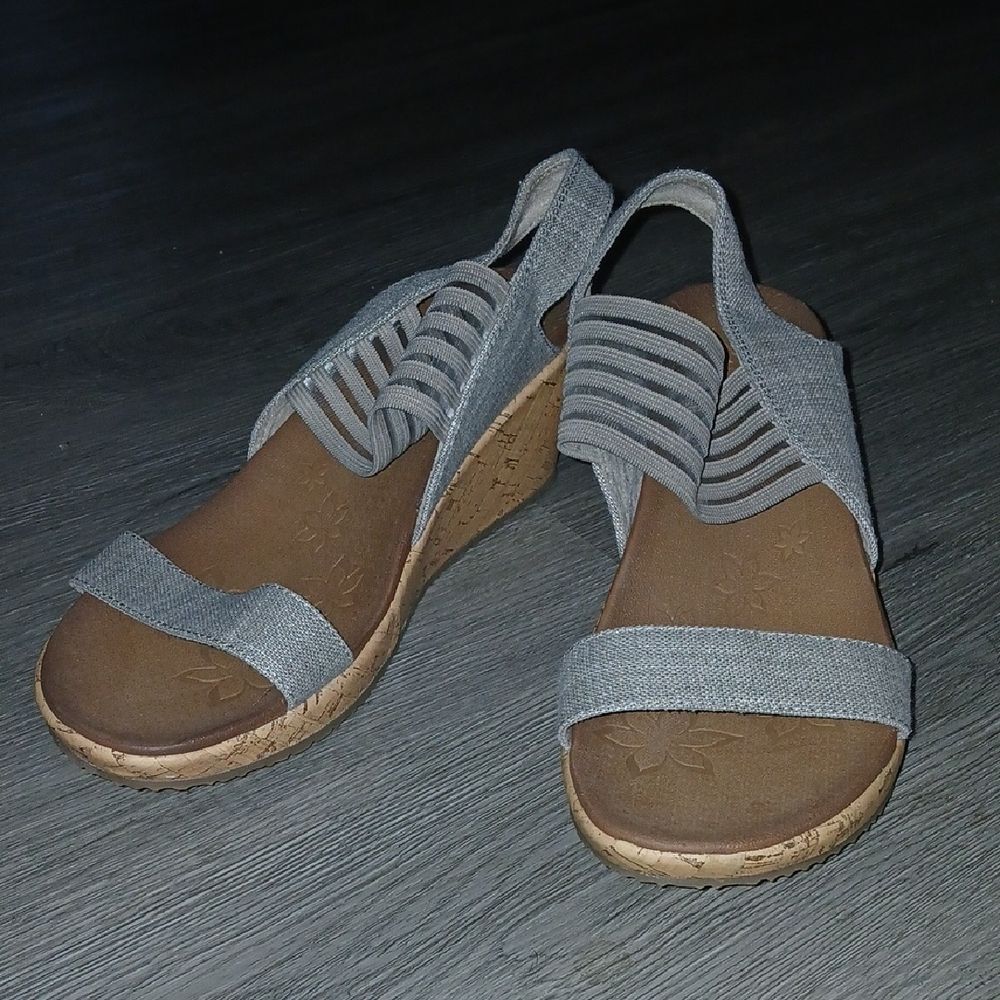 Skechers luxe foam tan Women's Wedge Sandals Style 38527 Sz 9 NWOT